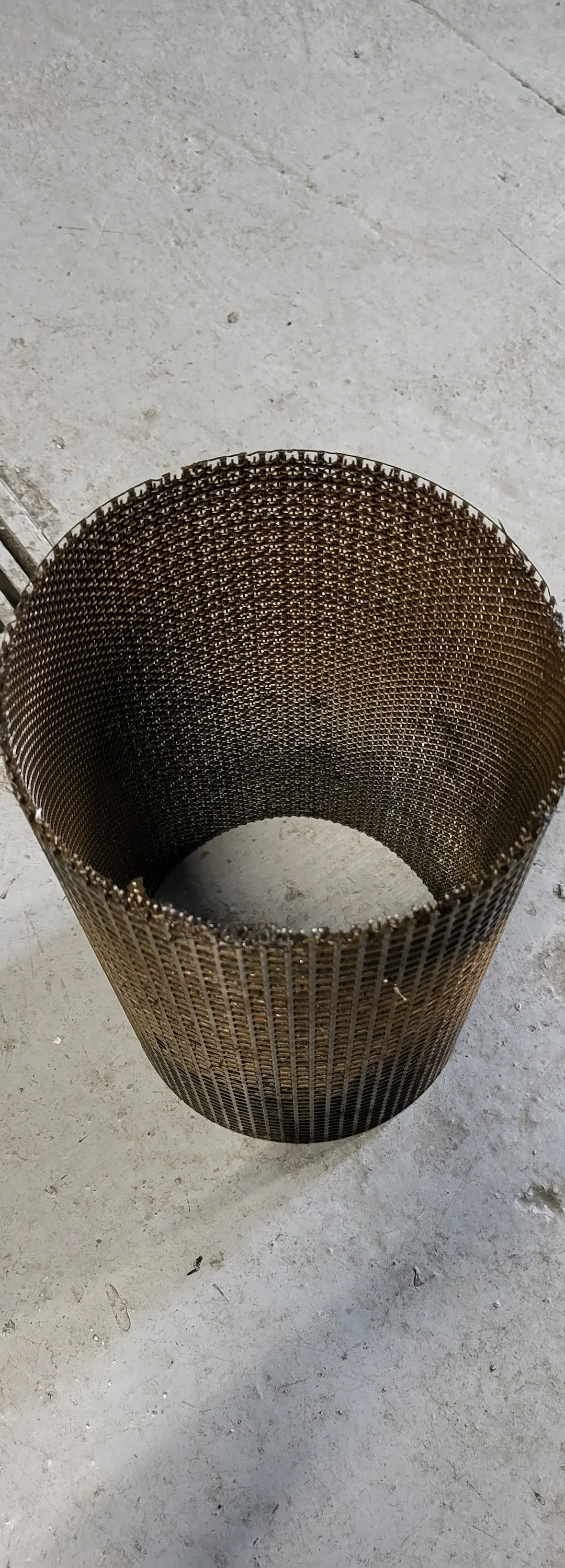 Tamis filtre réseau eau glacée déposé pour nettoyage