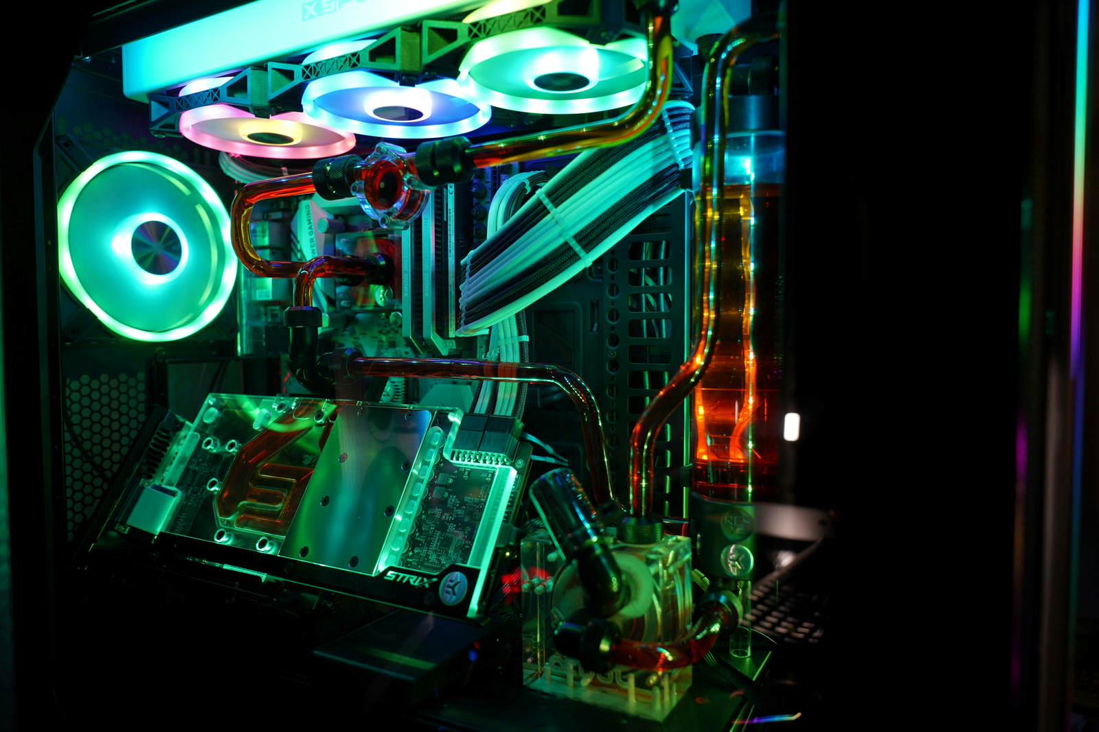 Serveur informatique sur mesure avec refroidissement liquide pour la gestion de l'IA en Essonne